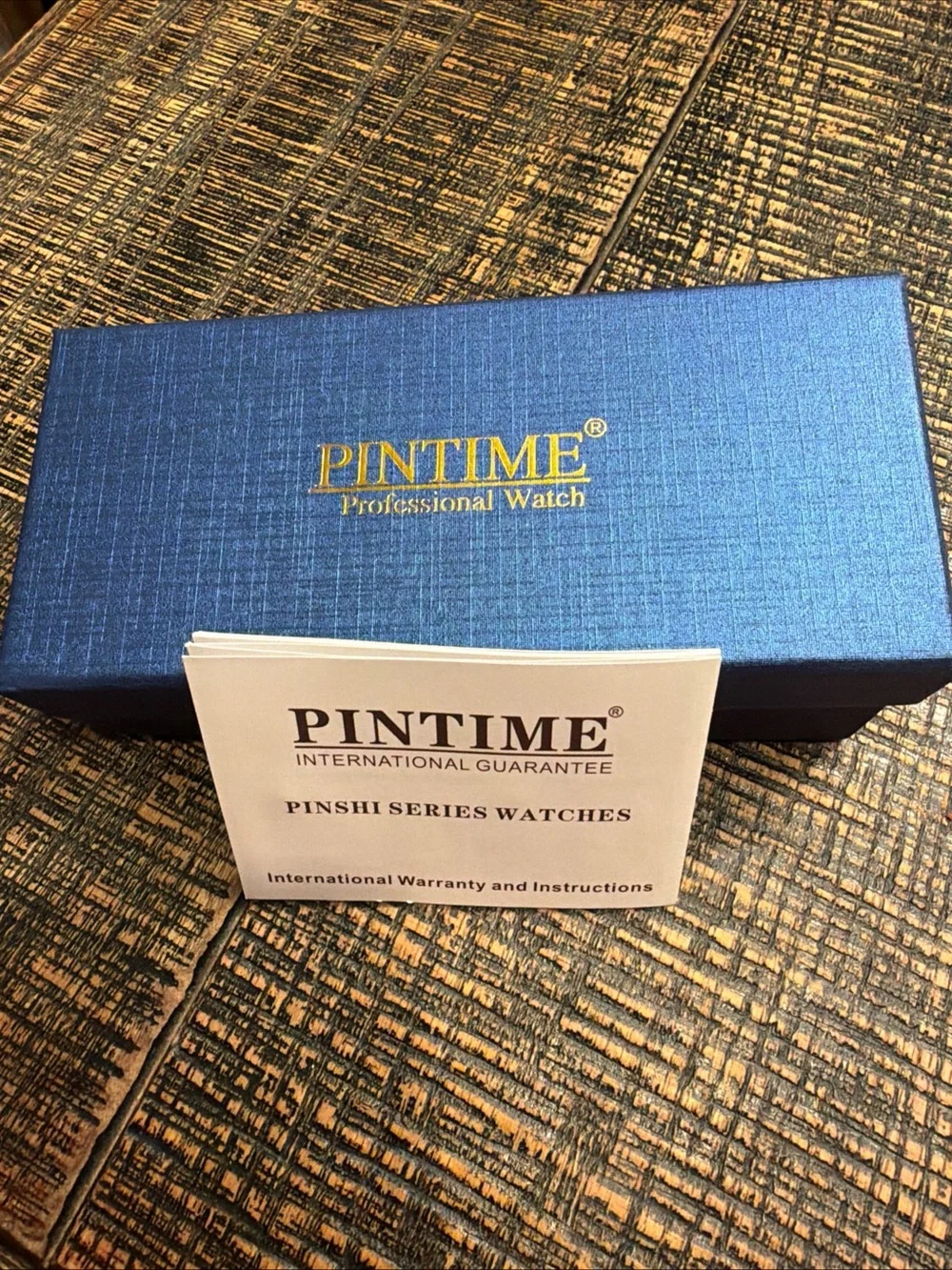 Pintime Watch Silver color Men's Fashion Watch - Elegant Crystal-Style Watch
